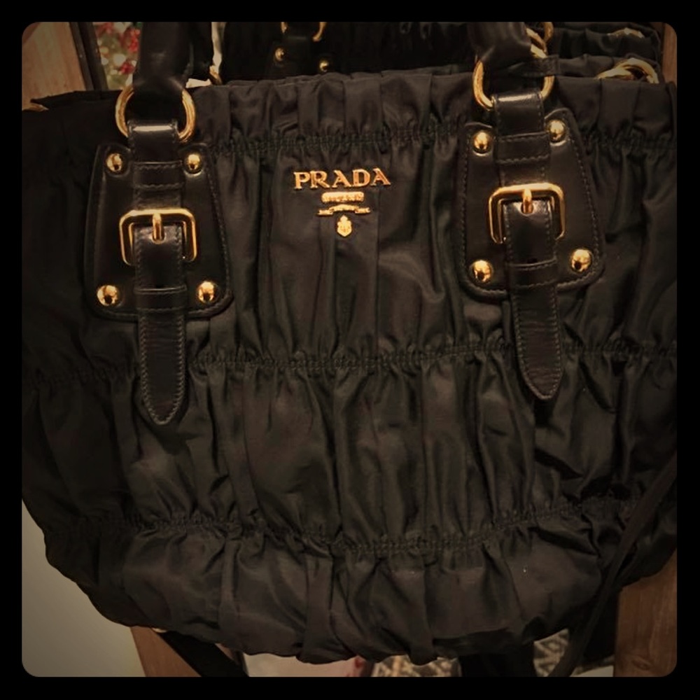 Authentic Prada Bag and matching wallet!